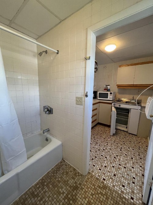 Beau Rivage Motel - image 15