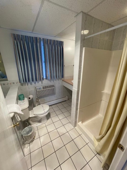 Beau Rivage Motel - image 4