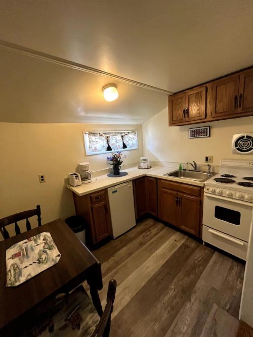 Beau Rivage Motel - image 5