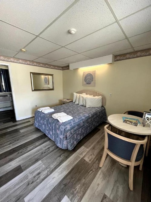Beau Rivage Motel - image 8