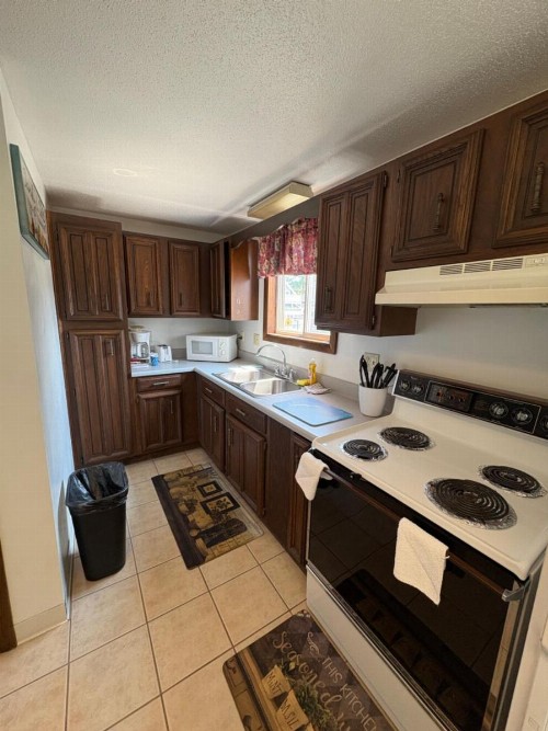 Green Dolphin Motel - image 15