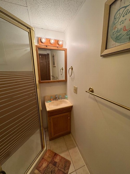Green Dolphin Motel - image 16