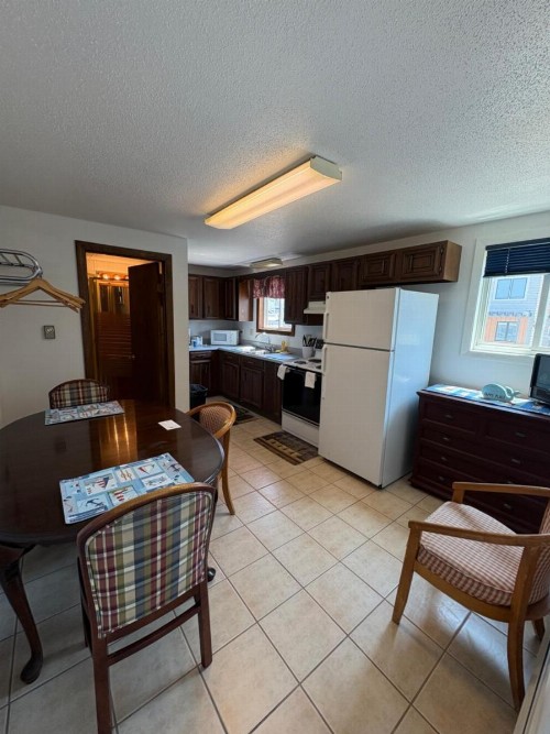 Green Dolphin Motel - image 17