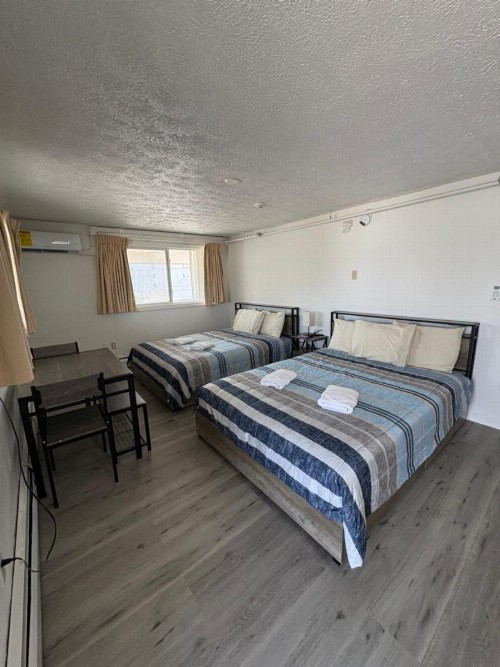 Green Dolphin Motel - image 19