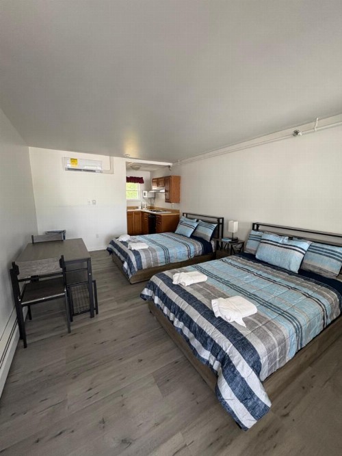 Green Dolphin Motel - image 23