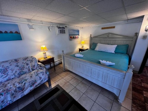 Green Dolphin Motel - image 3