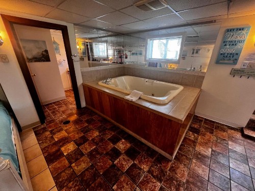 Green Dolphin Motel - image 6