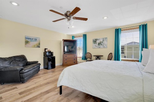Abellona Inn & Suites - image 27