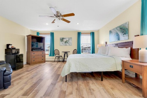 Abellona Inn & Suites - image 31