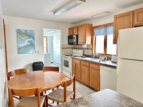 Abellona Inn & Suites - image 35