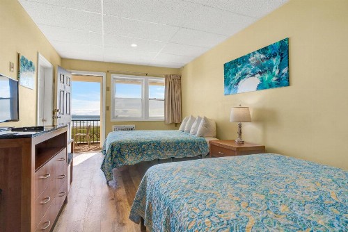 Abellona Inn & Suites - image 37