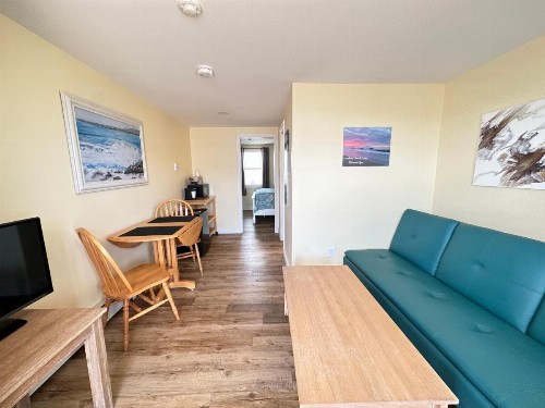 Abellona Inn & Suites - image 40