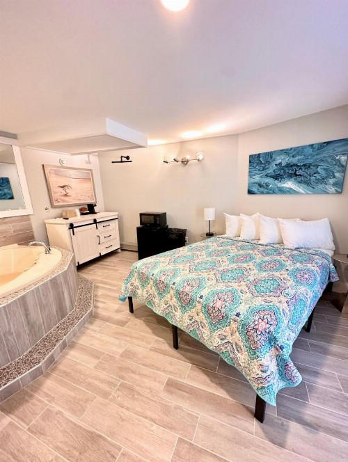 Abellona Inn & Suites - image 42