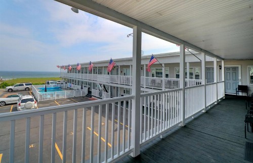 Old Colonial Motel - image 26