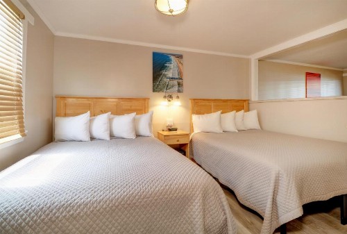 Old Colonial Motel - image 29