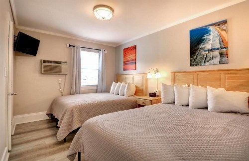 Old Colonial Motel - image 30