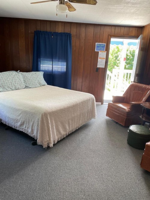 Sunset Motel - image 11