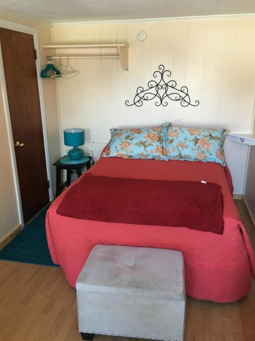 Crosswinds Motel - image 10