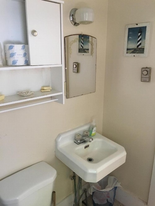 Crosswinds Motel - image 11
