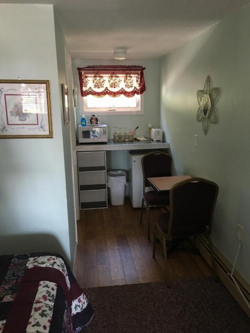 Crosswinds Motel - image 13