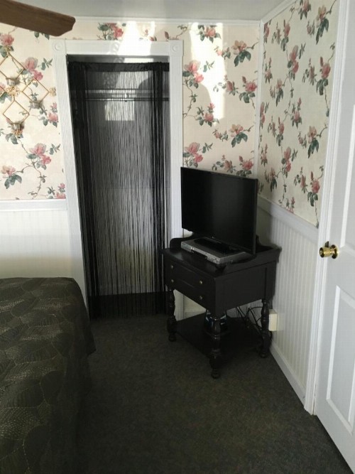 Crosswinds Motel - image 31