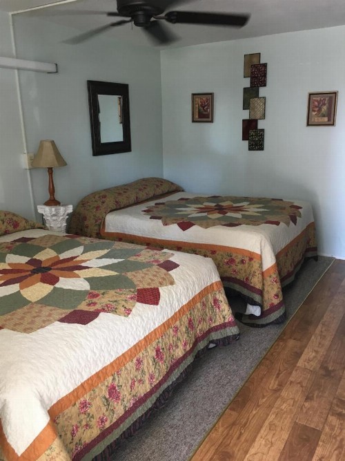Crosswinds Motel - image 8