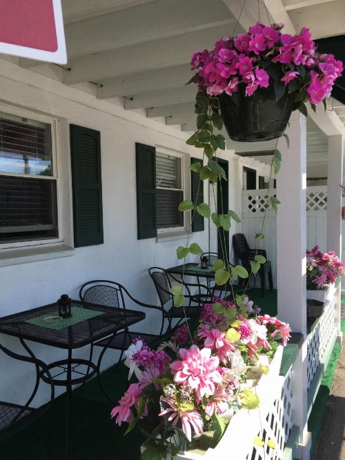 Crosswinds Motel - image 9