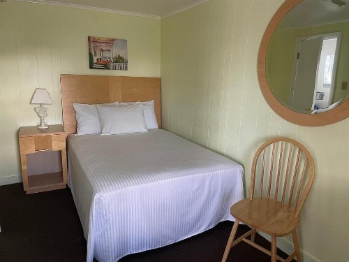 Moontide Motel Apartments and Cabins - image 5