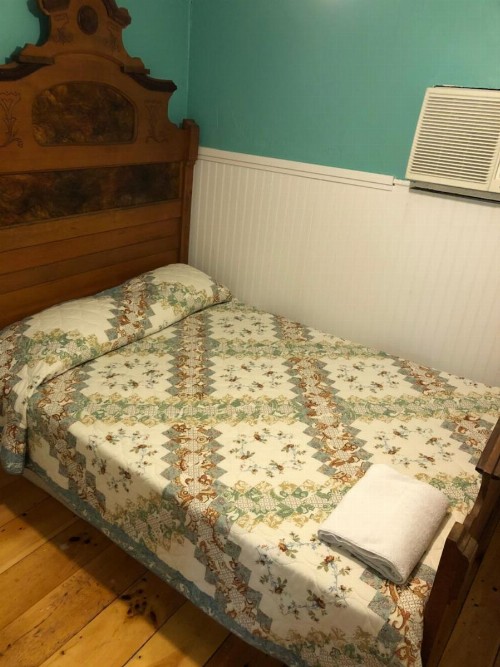 Seafarer Inn and Cottages - image 10