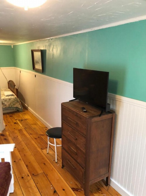 Seafarer Inn and Cottages - image 13