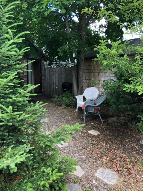 Seafarer Inn and Cottages - image 23