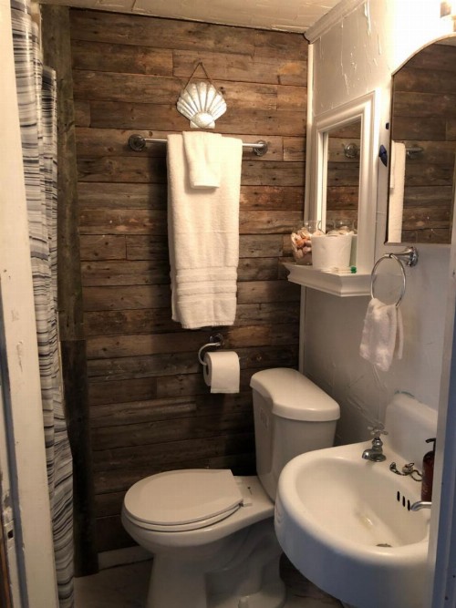 Seafarer Inn and Cottages - image 5
