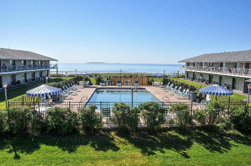 Friendship Oceanfront Suites - image 1