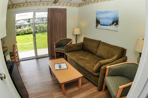 Friendship Oceanfront Suites - image 7
