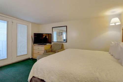 Sea View Inn - image 15