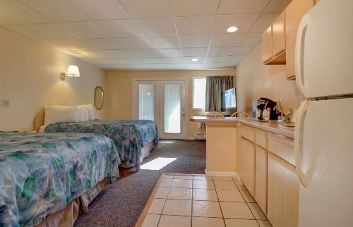 Sea View Inn - image 18