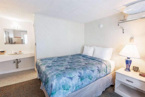 Sea View Inn - image 23