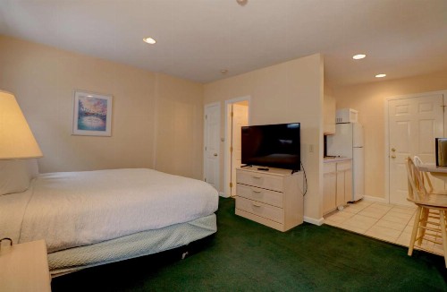 Sea View Inn - image 24