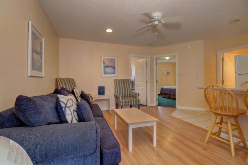 Sea View Inn - image 32