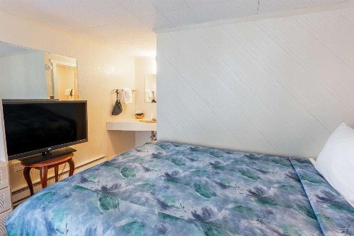 Sea View Inn - image 38