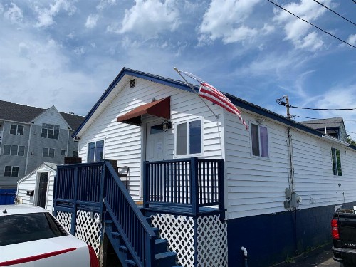 Island View Motel - image 2