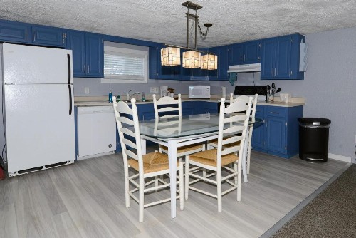 Island View Motel - image 27