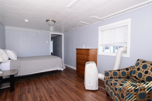 Island View Motel - image 31