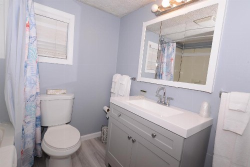 Island View Motel - image 32