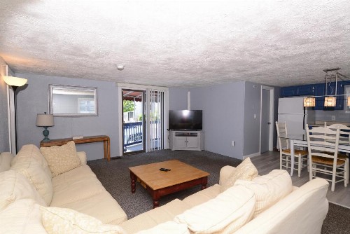 Island View Motel - image 33