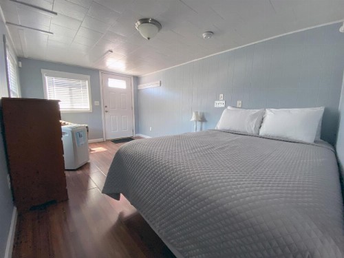 Island View Motel - image 34