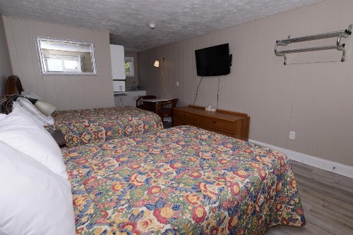 Island View Motel - image 39