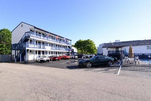 Island View Motel - image 40