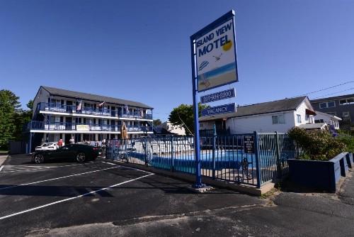 Island View Motel - image 44