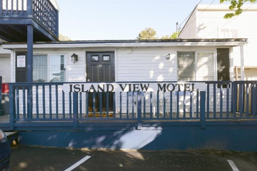 Island View Motel - image 45